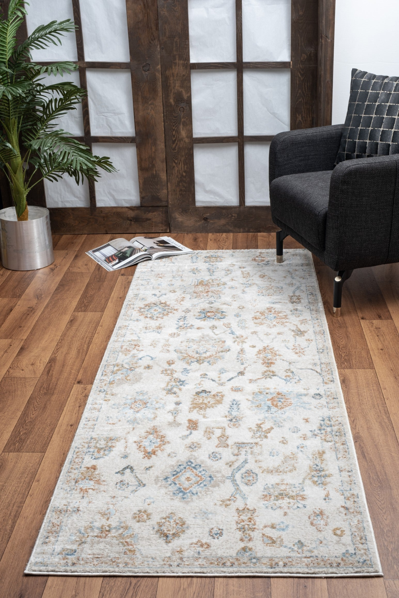Noble GC_GEN7007 Ivory 2 ft. 7 in. x 7 ft. 3 in. Area Rug