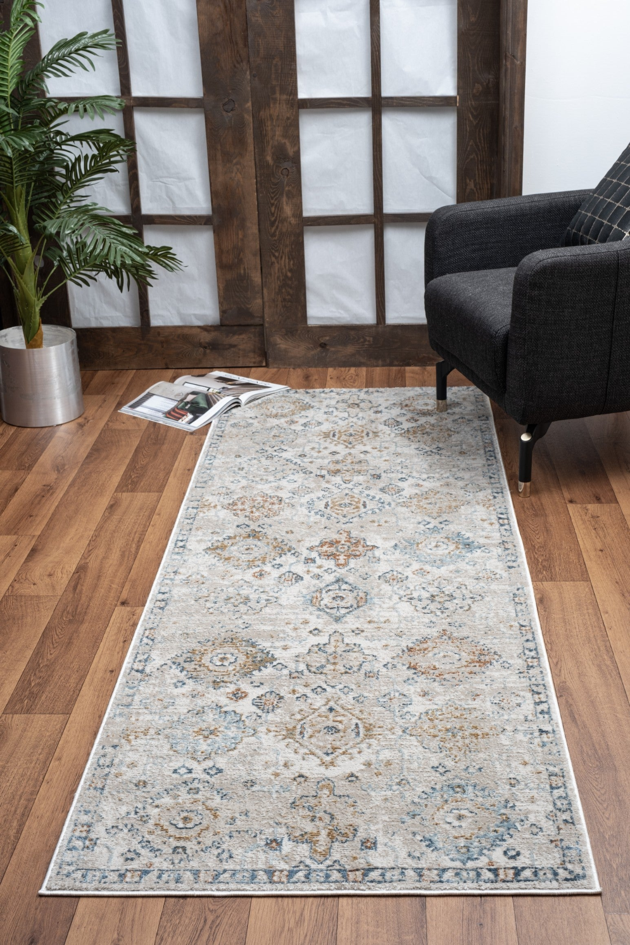 Noble GC_GEN7006 Ivory 2 ft. x 3 ft. Area Rug